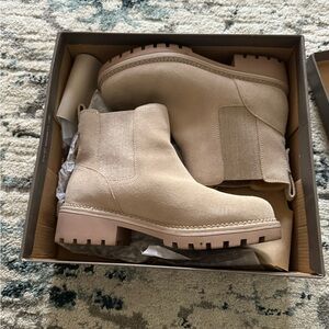 Crown Vintage Tan Ankle Boots